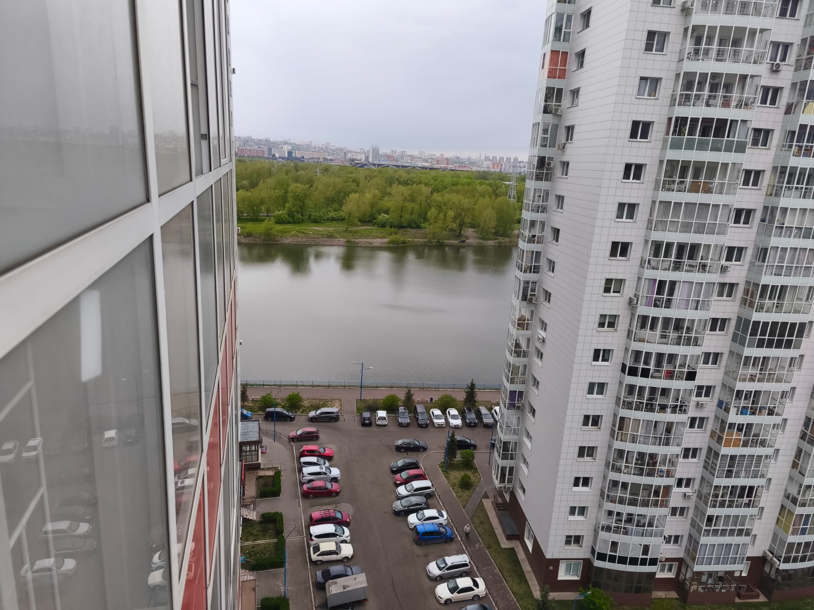 Современная квартира на берегу Енисея