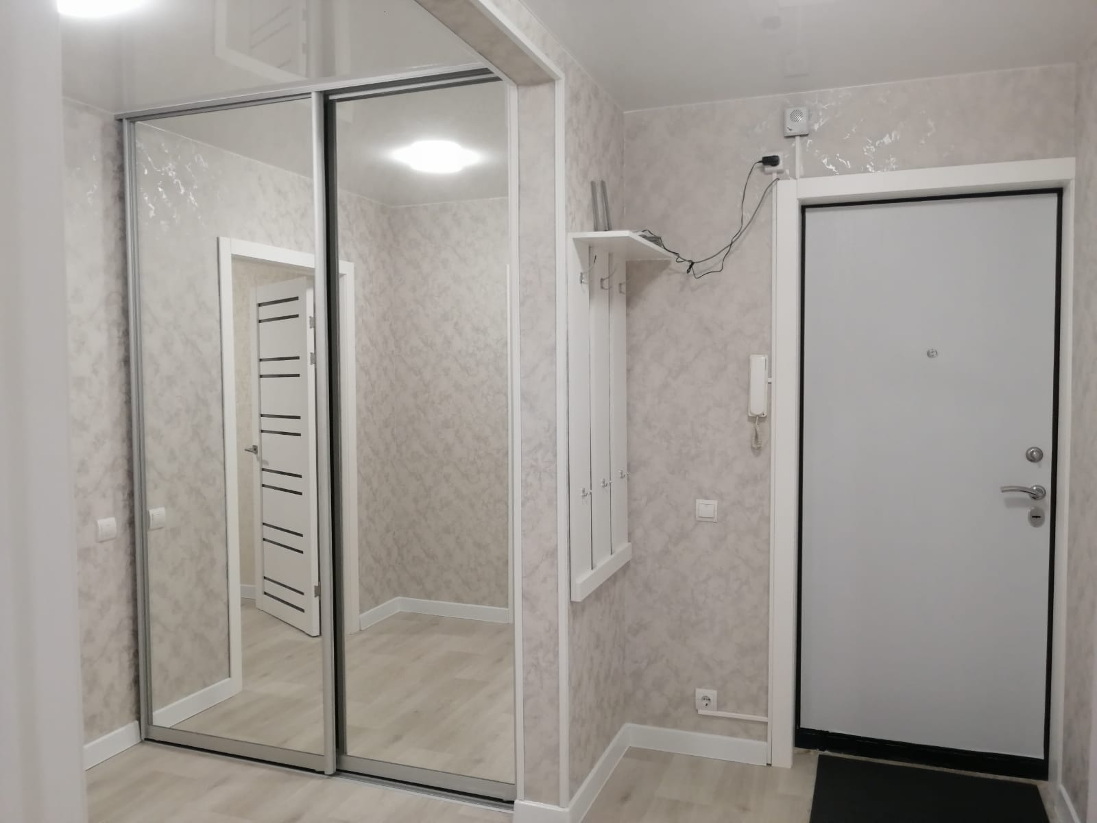Двухкомнатная квартира ул.Алексеева д.27 ( 2 этаж)